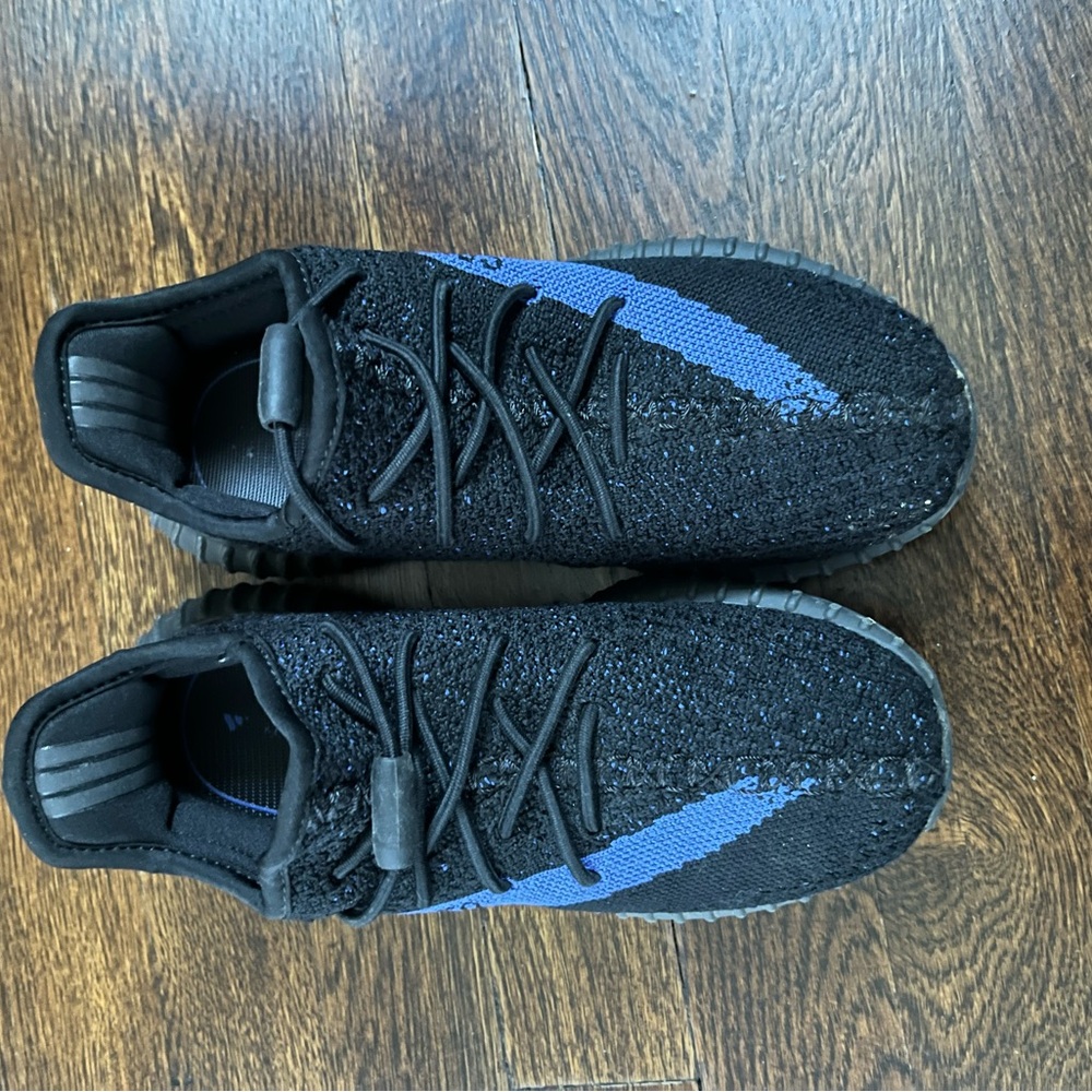 Kids Yeezy black and blue worn 1x